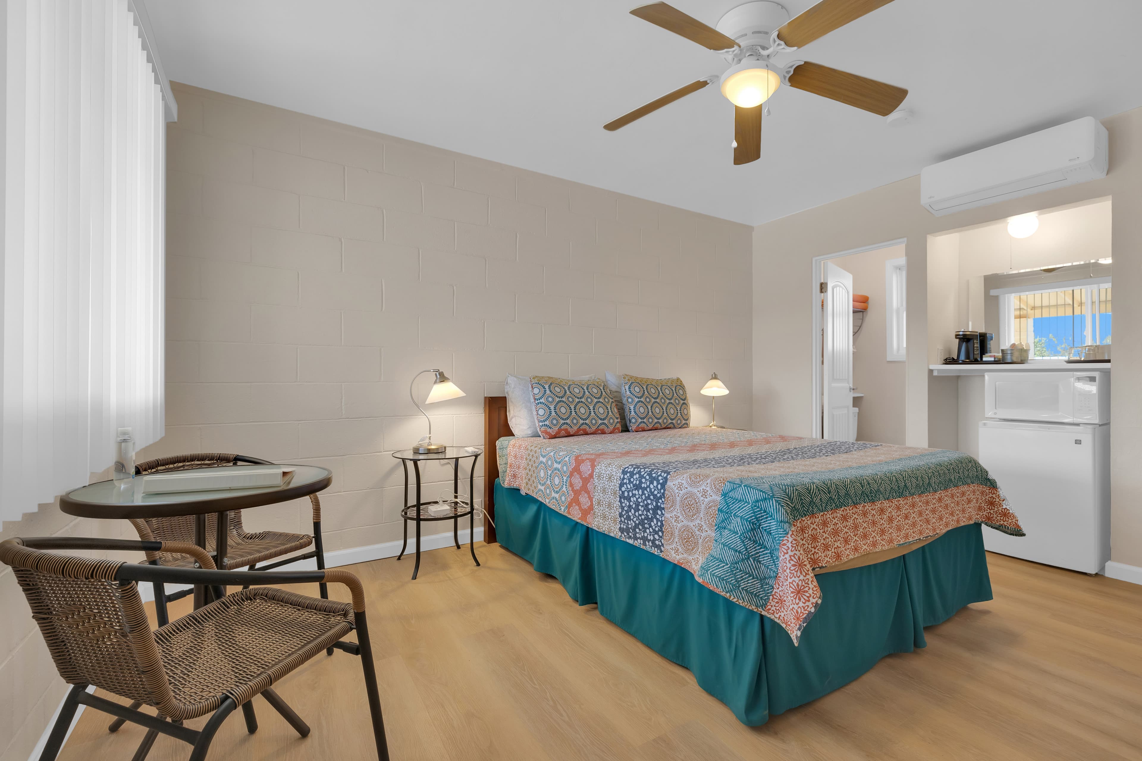 Standard queen bedroom
