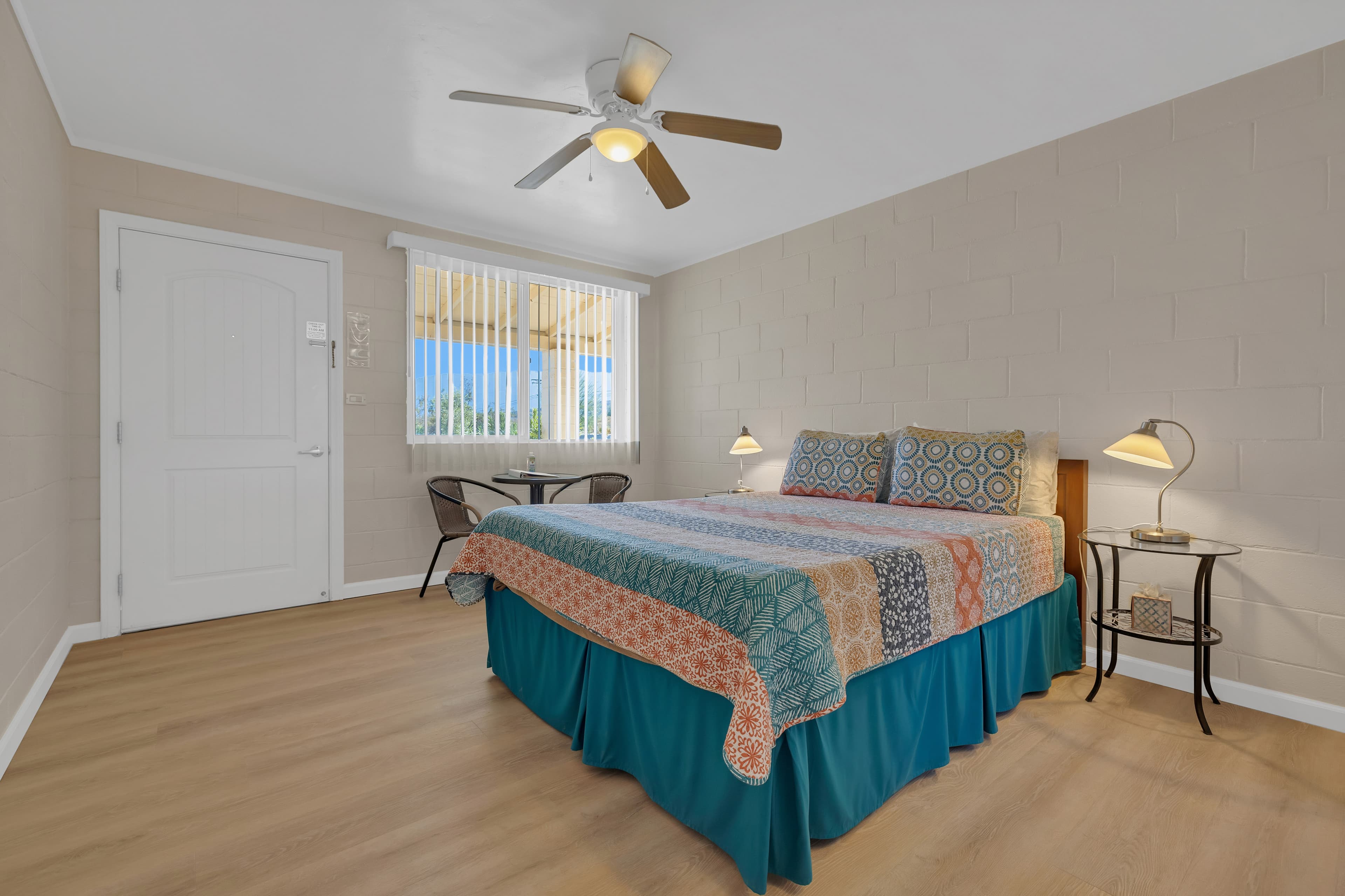 Standard queen bedroom layout